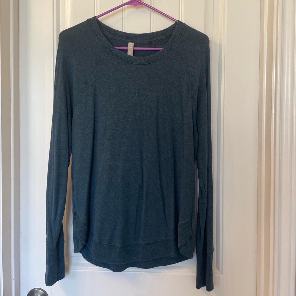 Athleta long sleeved shirt size medium